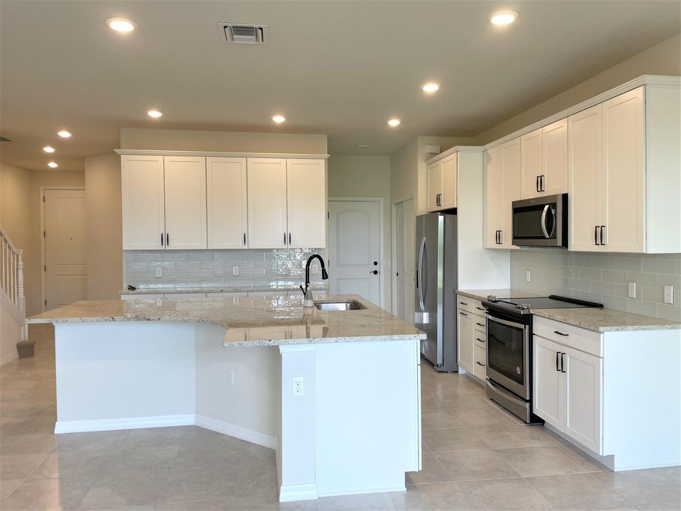 For Rent: $3,500 (3 beds, 2 baths, 1909 Square Feet)