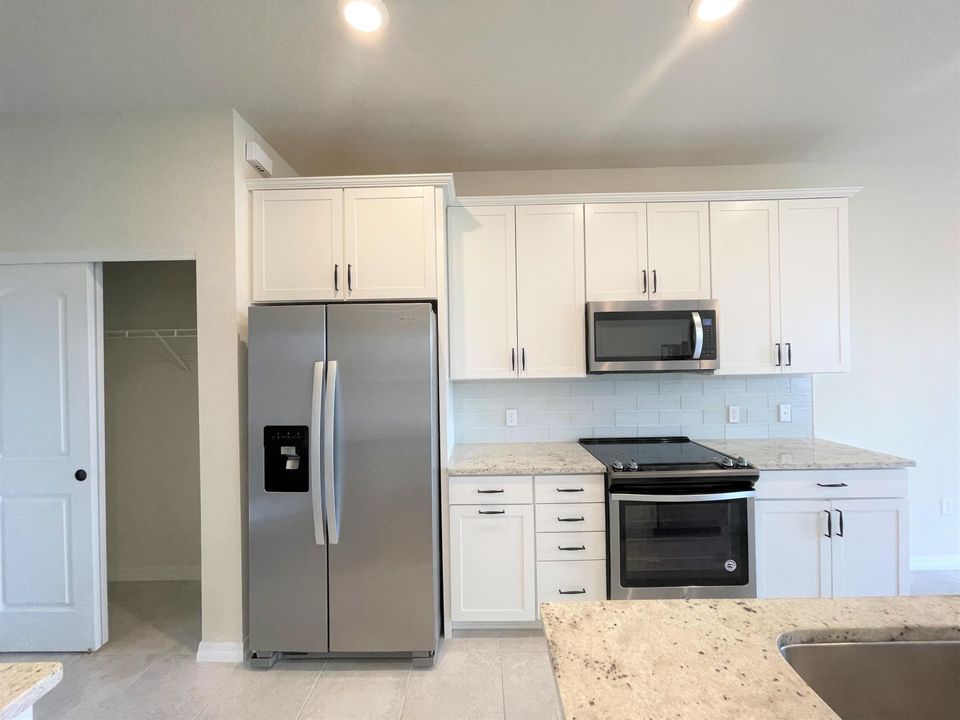 For Rent: $3,500 (3 beds, 2 baths, 1909 Square Feet)