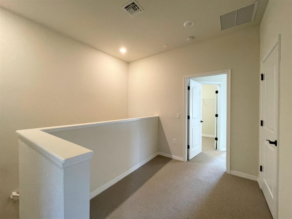 For Rent: $3,500 (3 beds, 2 baths, 1909 Square Feet)