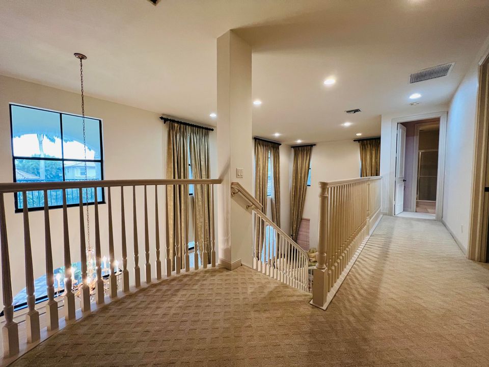 For Sale: $1,350,000 (5 beds, 5 baths, 4616 Square Feet)