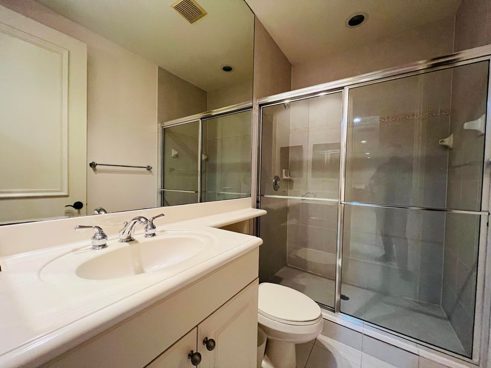 For Sale: $1,350,000 (5 beds, 5 baths, 4616 Square Feet)