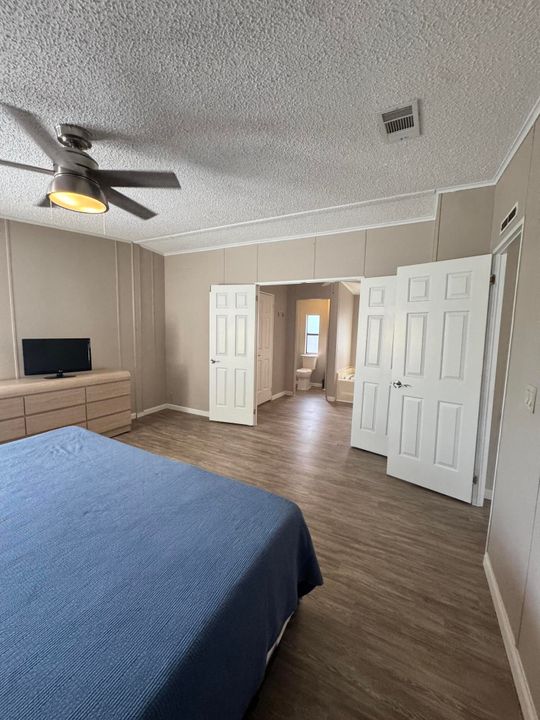 For Sale: $57,000 (2 beds, 2 baths, 1400 Square Feet)