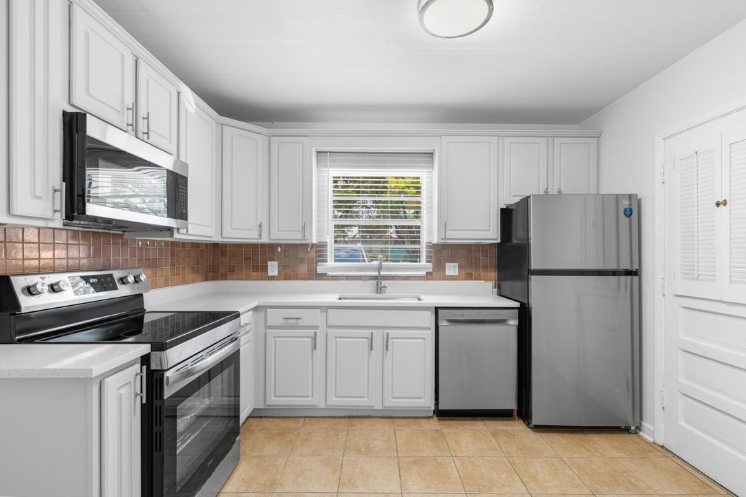 For Sale: $209,900 (2 beds, 2 baths, 1158 Square Feet)