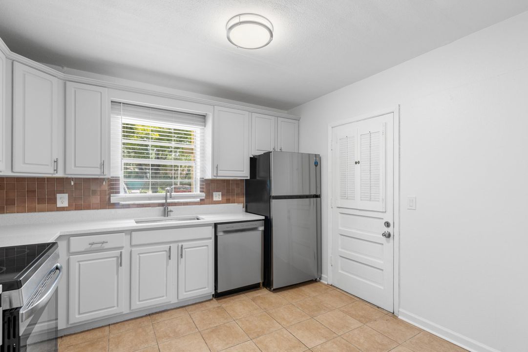 For Sale: $209,900 (2 beds, 2 baths, 1158 Square Feet)