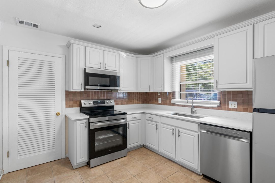 For Sale: $209,900 (2 beds, 2 baths, 1158 Square Feet)