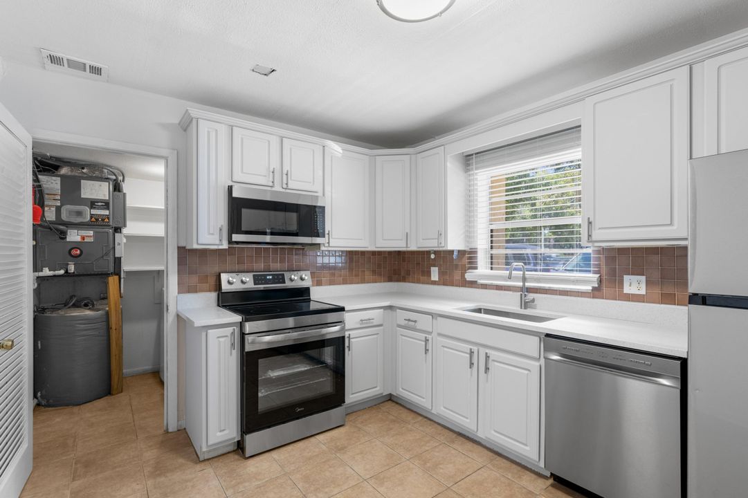 For Sale: $209,900 (2 beds, 2 baths, 1158 Square Feet)