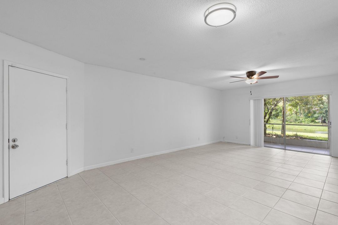 For Sale: $209,900 (2 beds, 2 baths, 1158 Square Feet)