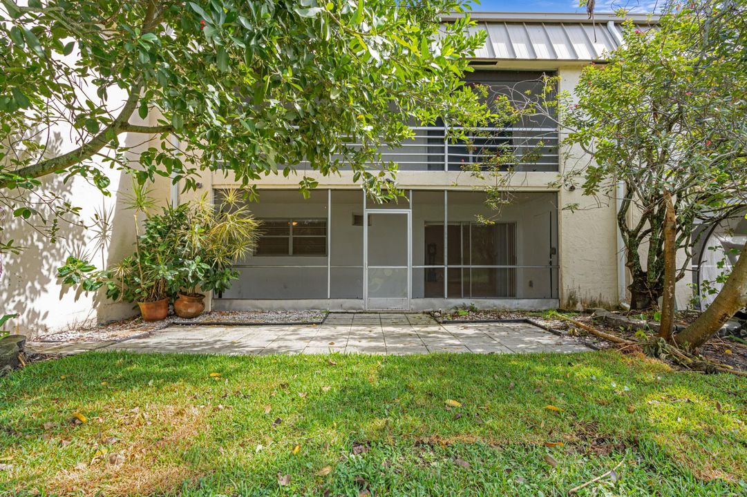 For Sale: $209,900 (2 beds, 2 baths, 1158 Square Feet)