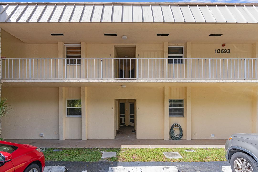 For Sale: $209,900 (2 beds, 2 baths, 1158 Square Feet)