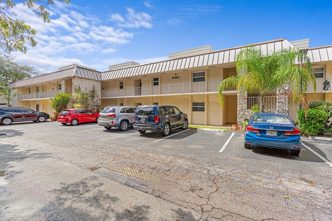 For Sale: $209,900 (2 beds, 2 baths, 1158 Square Feet)