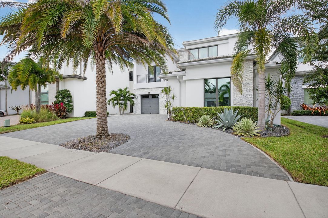 For Sale: $3,799,999 (5 beds, 6 baths, 5170 Square Feet)