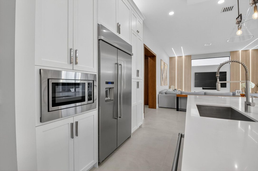 For Sale: $3,799,999 (5 beds, 6 baths, 5170 Square Feet)