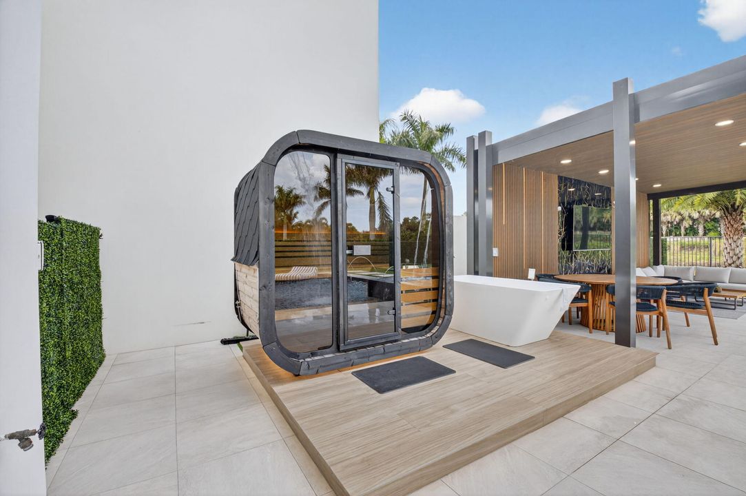 For Sale: $3,799,999 (5 beds, 6 baths, 5170 Square Feet)