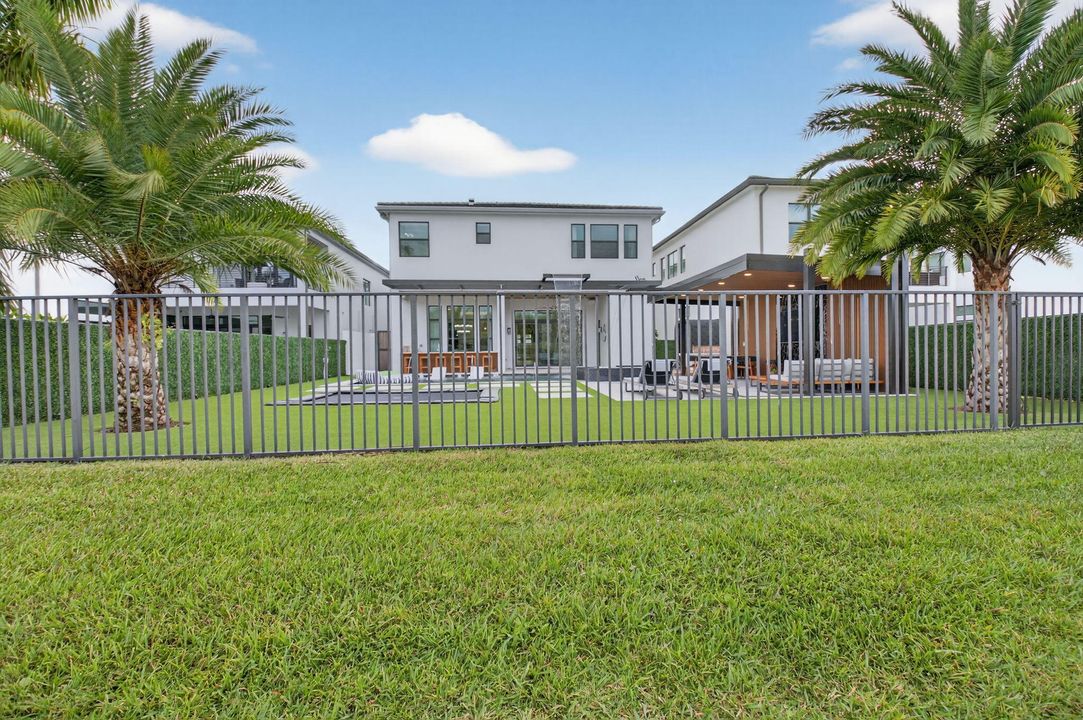 For Sale: $3,799,999 (5 beds, 6 baths, 5170 Square Feet)