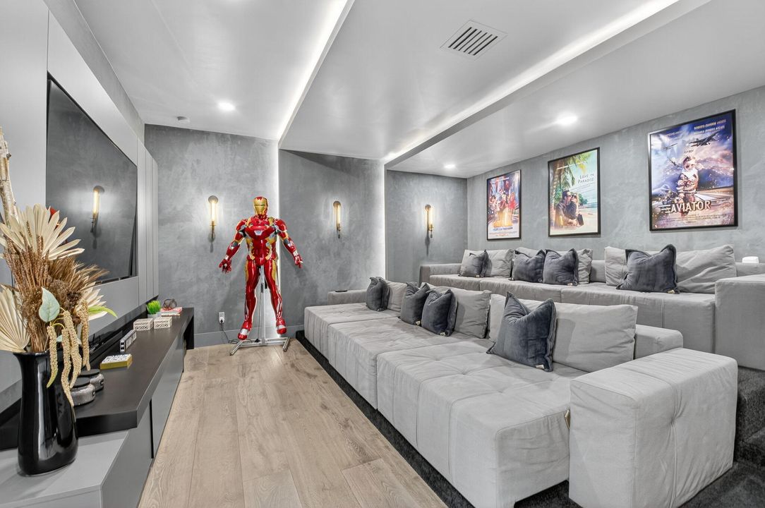 For Sale: $3,799,999 (5 beds, 6 baths, 5170 Square Feet)