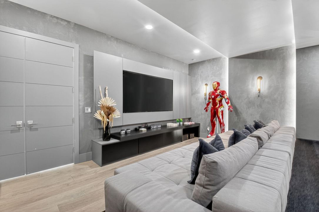 For Sale: $3,799,999 (5 beds, 6 baths, 5170 Square Feet)