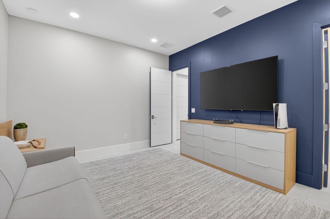 For Sale: $3,799,999 (5 beds, 6 baths, 5170 Square Feet)