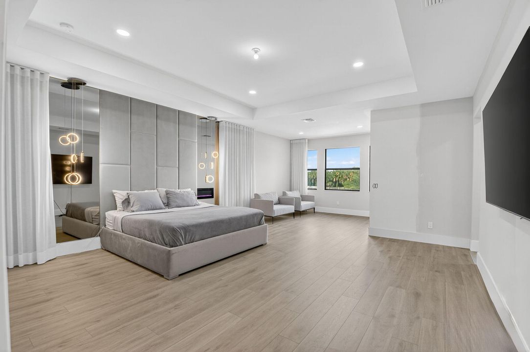 For Sale: $3,799,999 (5 beds, 6 baths, 5170 Square Feet)