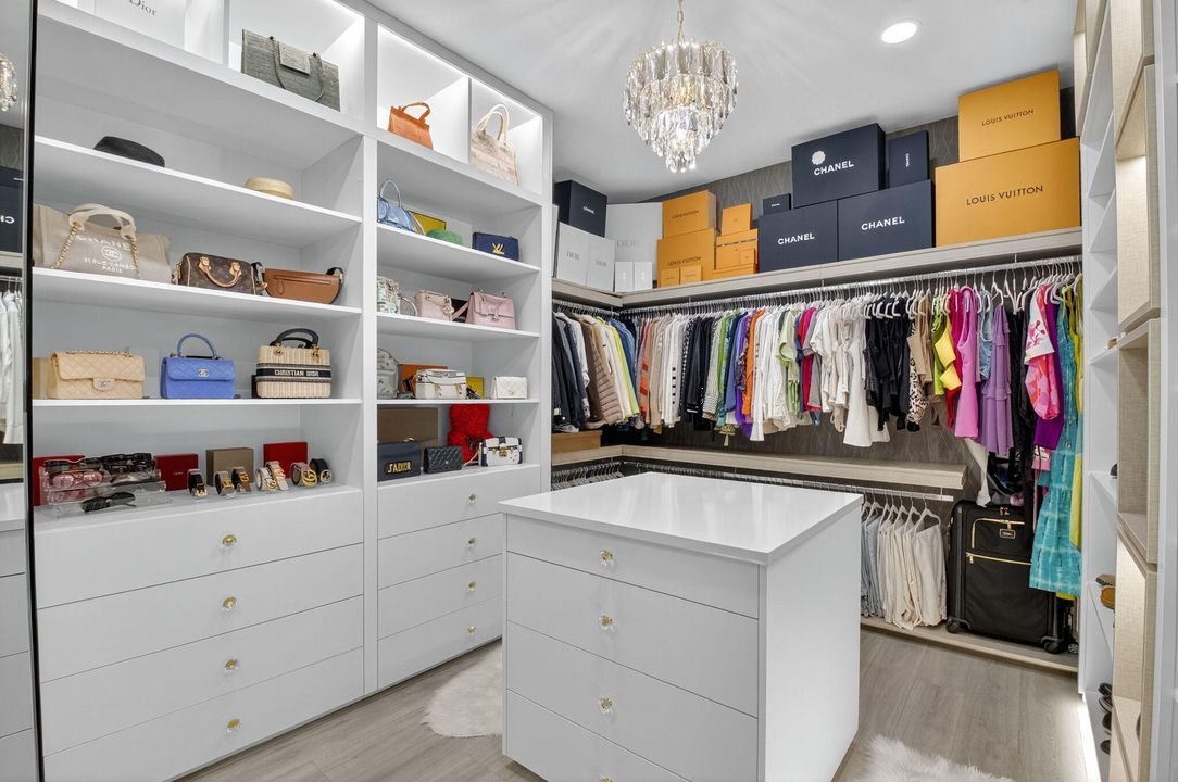 For Sale: $3,799,999 (5 beds, 6 baths, 5170 Square Feet)