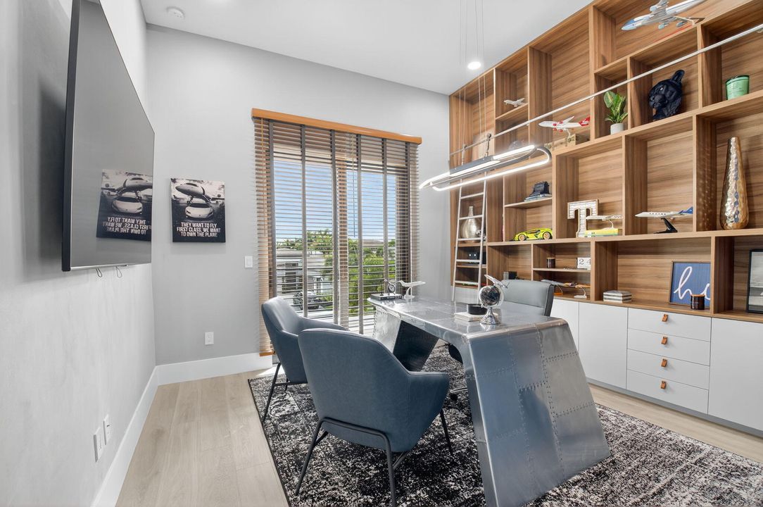 For Sale: $3,799,999 (5 beds, 6 baths, 5170 Square Feet)