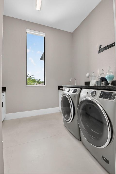 For Sale: $3,799,999 (5 beds, 6 baths, 5170 Square Feet)