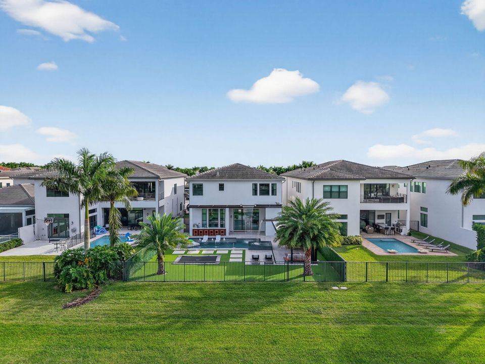 For Sale: $3,799,999 (5 beds, 6 baths, 5170 Square Feet)