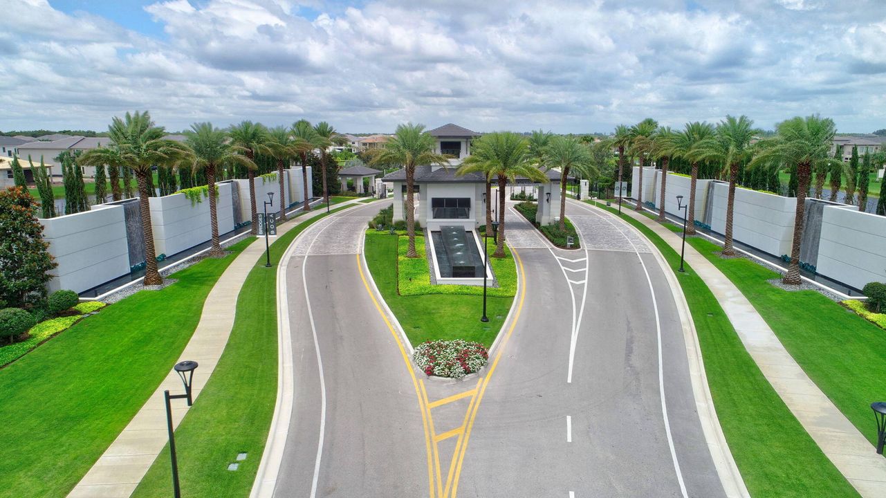 For Sale: $3,799,999 (5 beds, 6 baths, 5170 Square Feet)