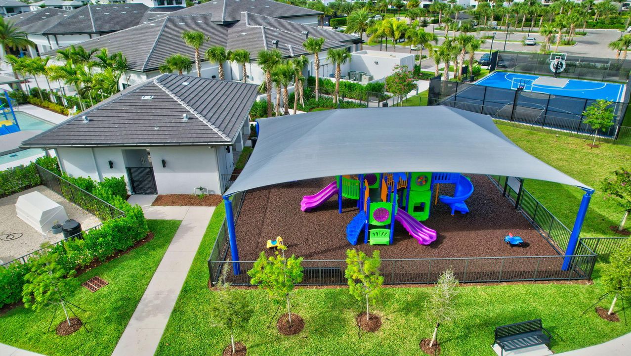 For Sale: $3,799,999 (5 beds, 6 baths, 5170 Square Feet)