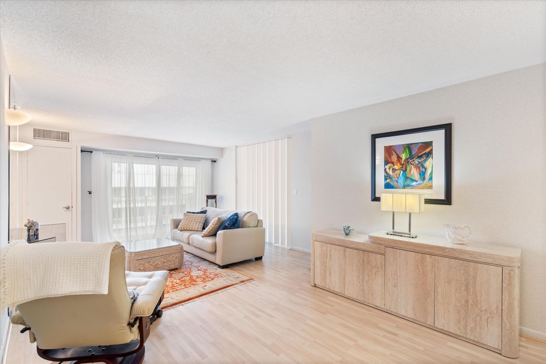 For Sale: $539,000 (2 beds, 2 baths, 1050 Square Feet)
