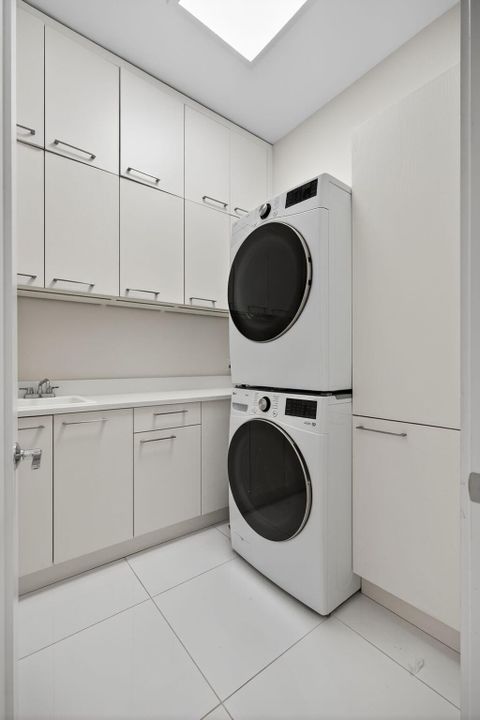 For Sale: $3,250,000 (3 beds, 4 baths, 2445 Square Feet)