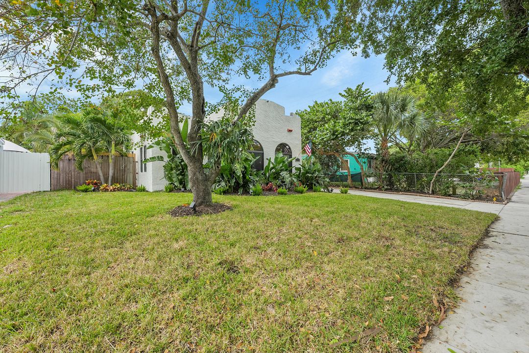 Active With Contract: $549,900 (2 beds, 2 baths, 1100 Square Feet)