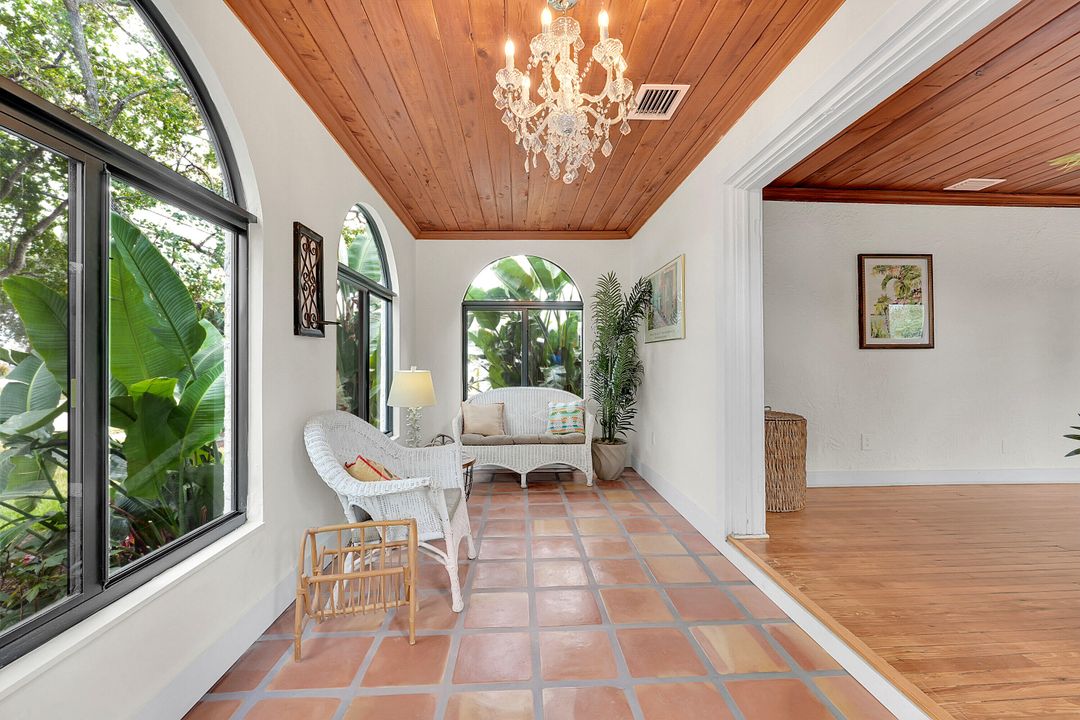 Active With Contract: $549,900 (2 beds, 2 baths, 1100 Square Feet)