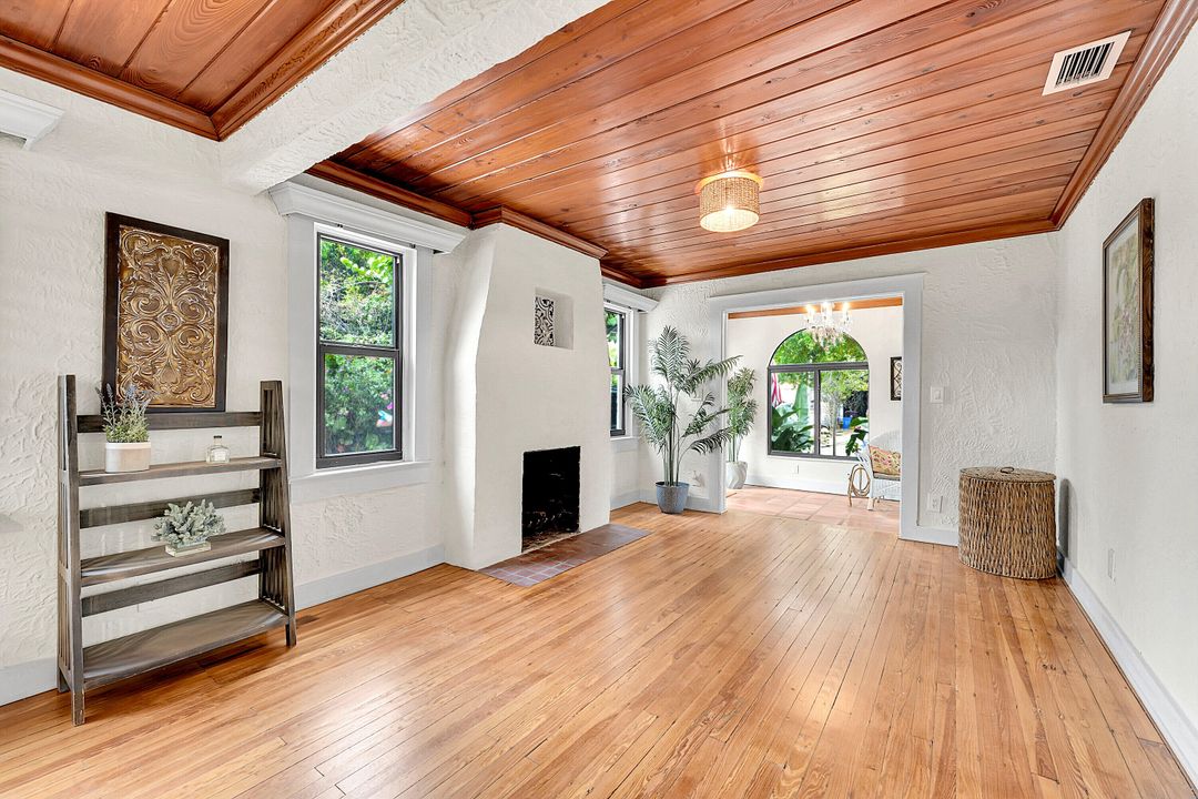 Active With Contract: $549,900 (2 beds, 2 baths, 1100 Square Feet)