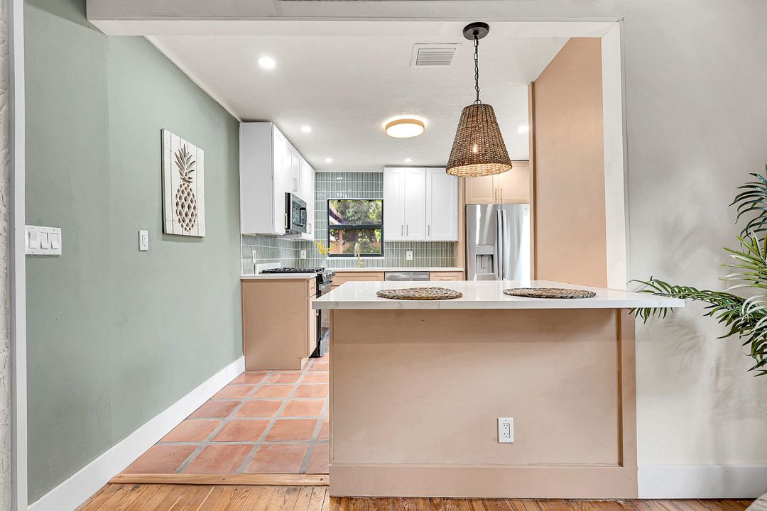 Active With Contract: $549,900 (2 beds, 2 baths, 1100 Square Feet)