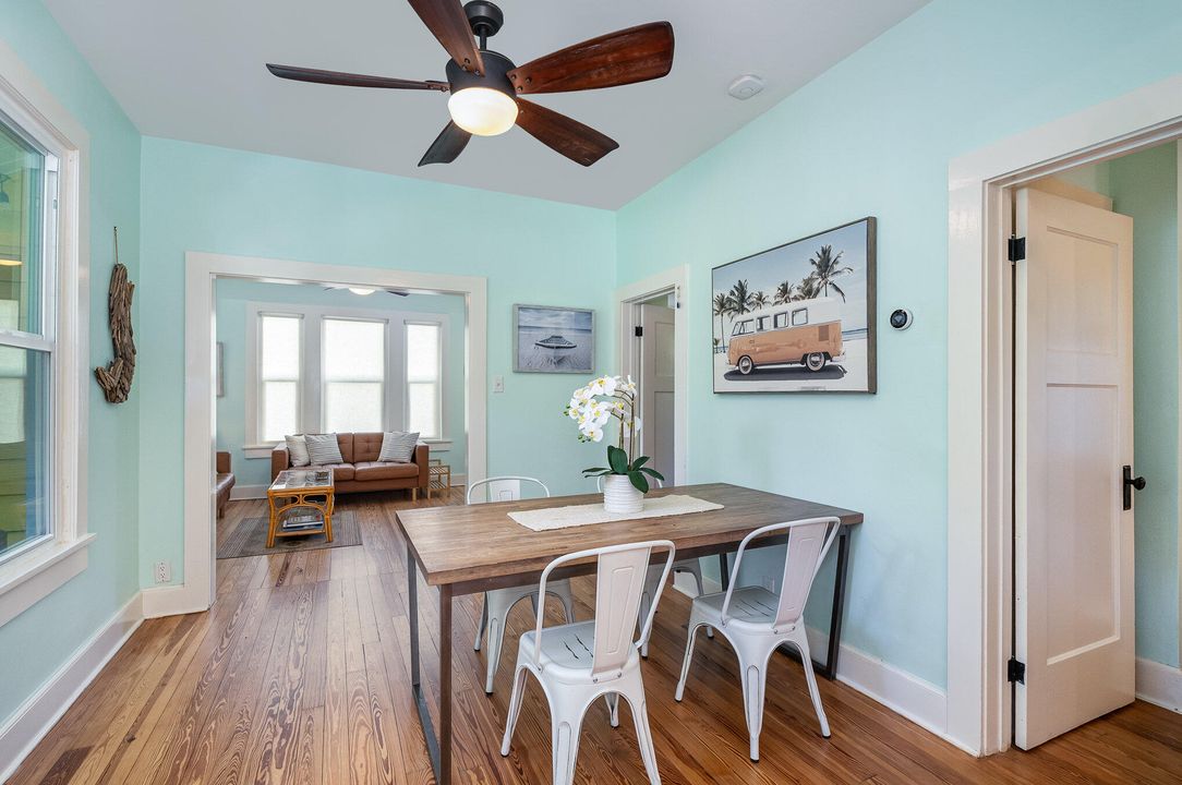 For Sale: $429,000 (2 beds, 1 baths, 916 Square Feet)