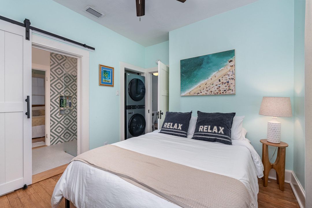 For Sale: $429,000 (2 beds, 1 baths, 916 Square Feet)