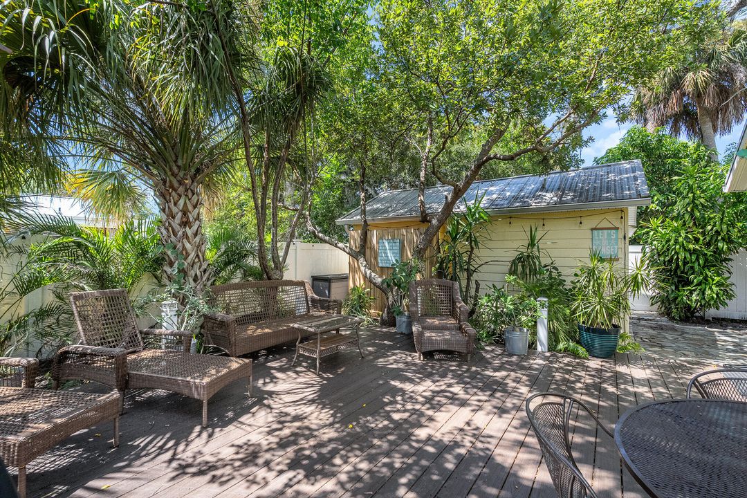 For Sale: $429,000 (2 beds, 1 baths, 916 Square Feet)