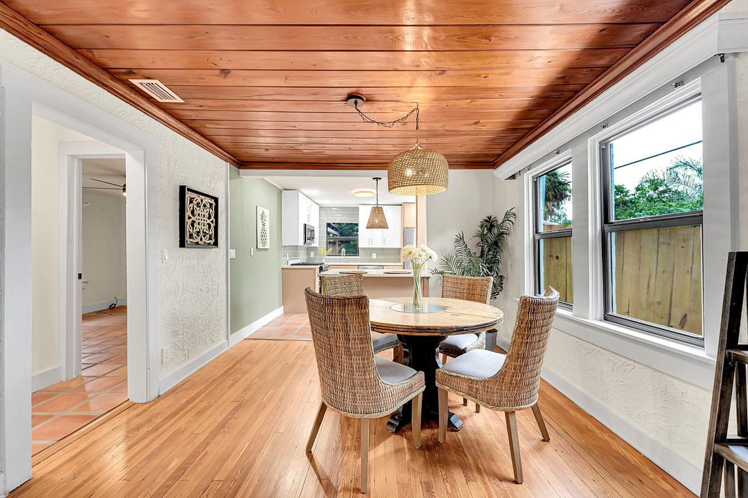 Active With Contract: $549,900 (2 beds, 2 baths, 1100 Square Feet)