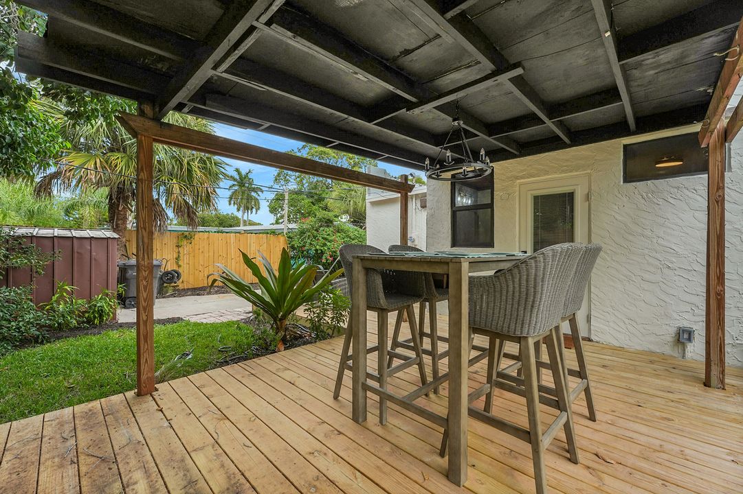 Active With Contract: $549,900 (2 beds, 2 baths, 1100 Square Feet)