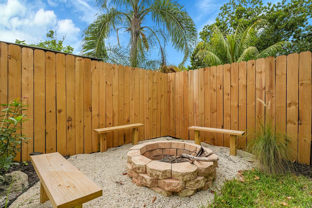 Active With Contract: $549,900 (2 beds, 2 baths, 1100 Square Feet)