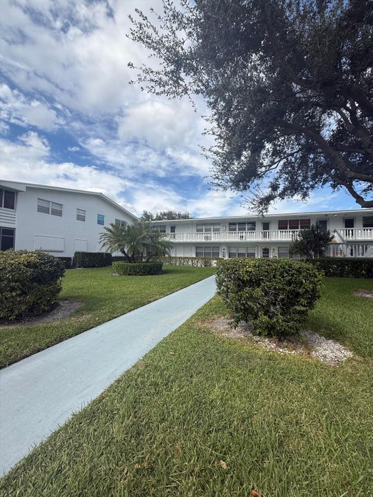 待售: $54,999 (1 贝兹, 1 浴室, 702 平方英尺)