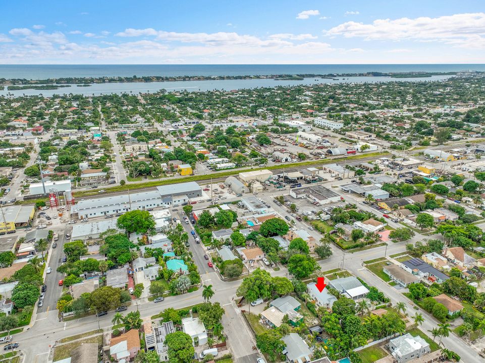 Active With Contract: $549,900 (2 beds, 2 baths, 1100 Square Feet)