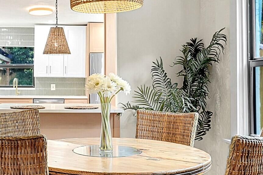 Active With Contract: $549,900 (2 beds, 2 baths, 1100 Square Feet)