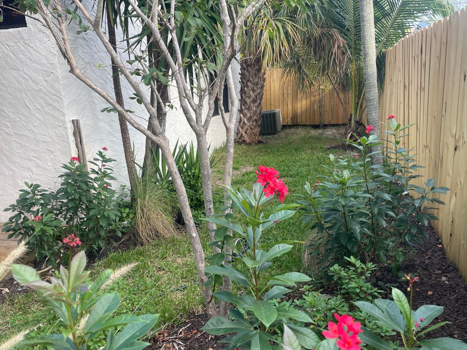 Active With Contract: $549,900 (2 beds, 2 baths, 1100 Square Feet)