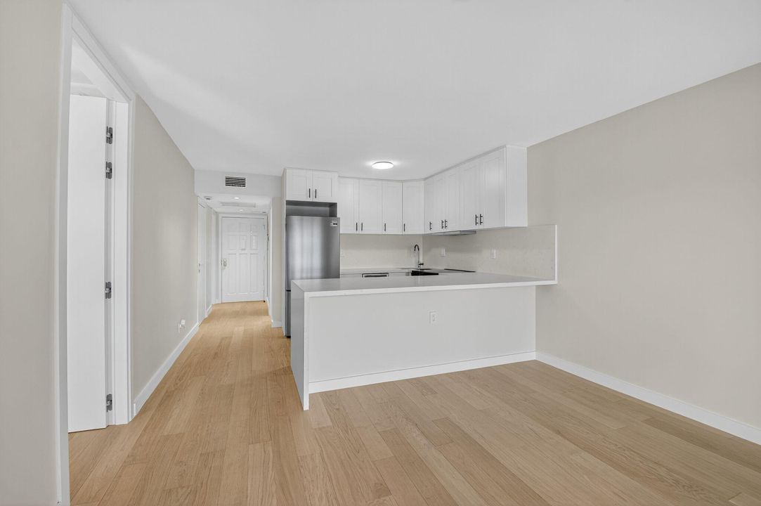 Active With Contract: $449,000 (1 beds, 2 baths, 793 Square Feet)