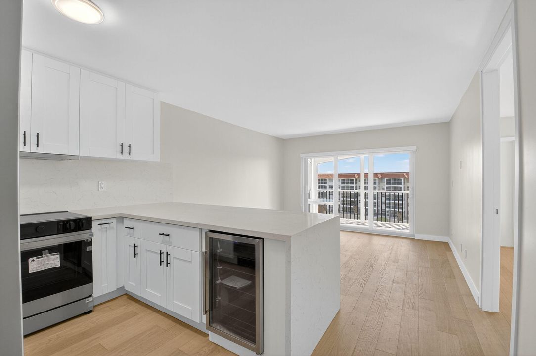 Active With Contract: $449,000 (1 beds, 2 baths, 793 Square Feet)