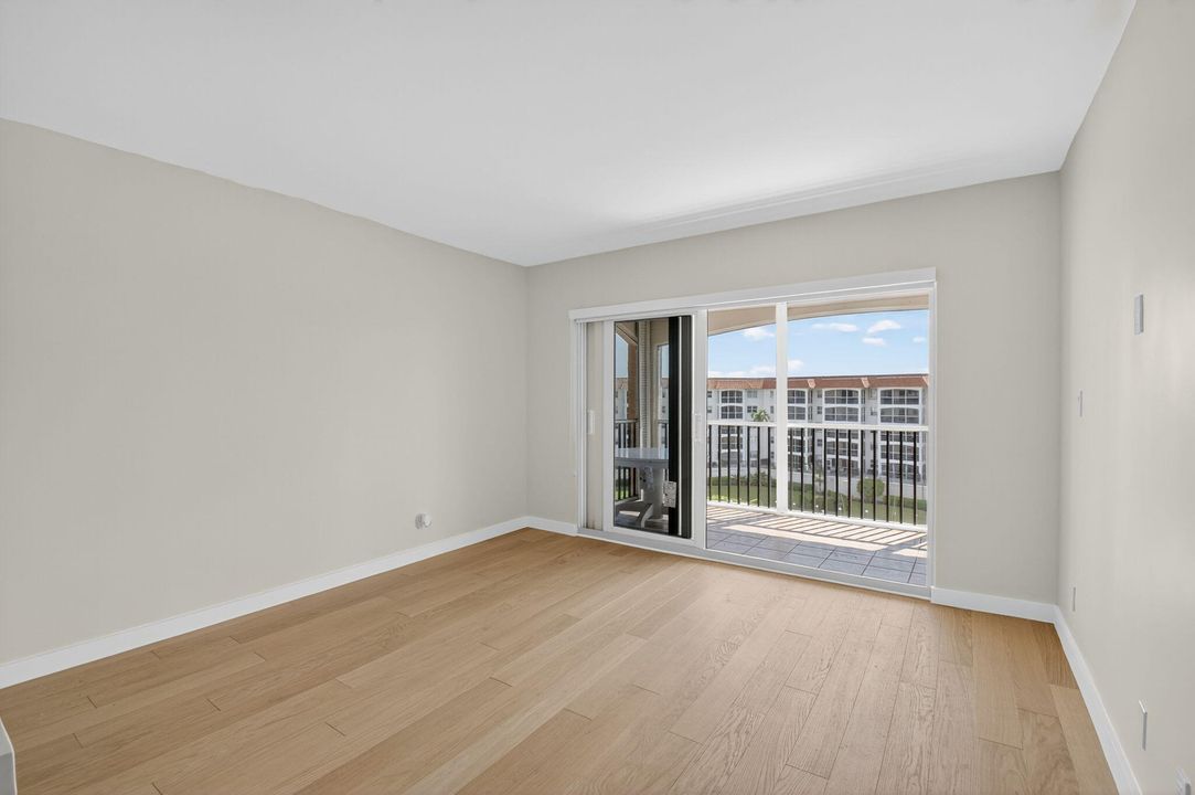 Active With Contract: $449,000 (1 beds, 2 baths, 793 Square Feet)