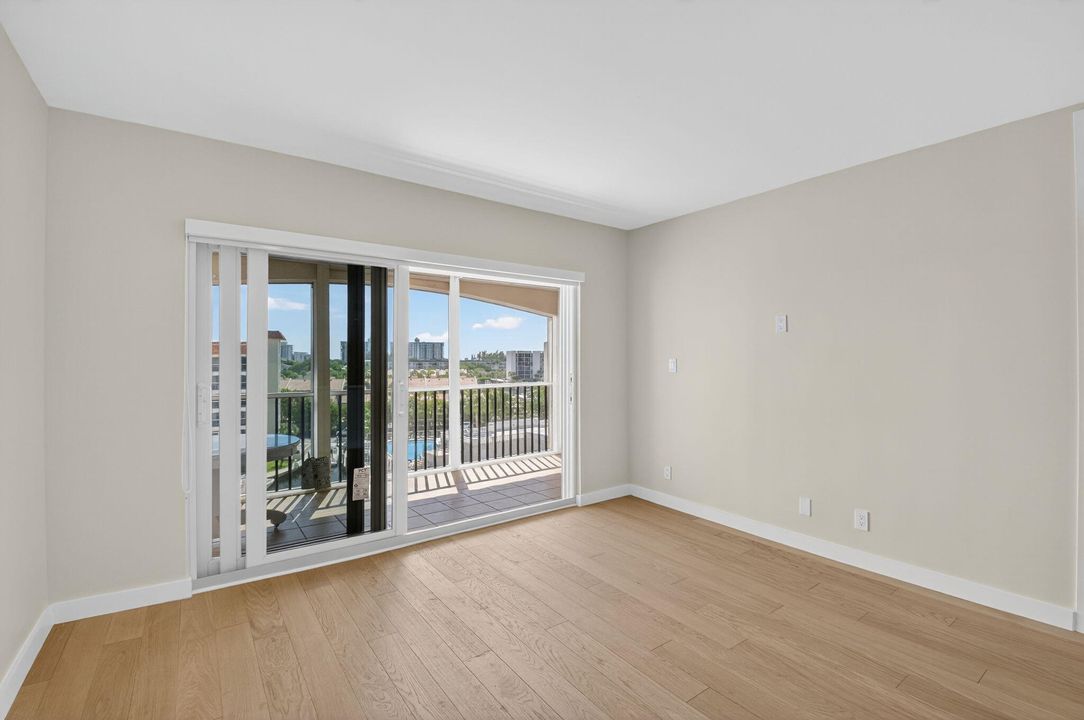 Active With Contract: $449,000 (1 beds, 2 baths, 793 Square Feet)