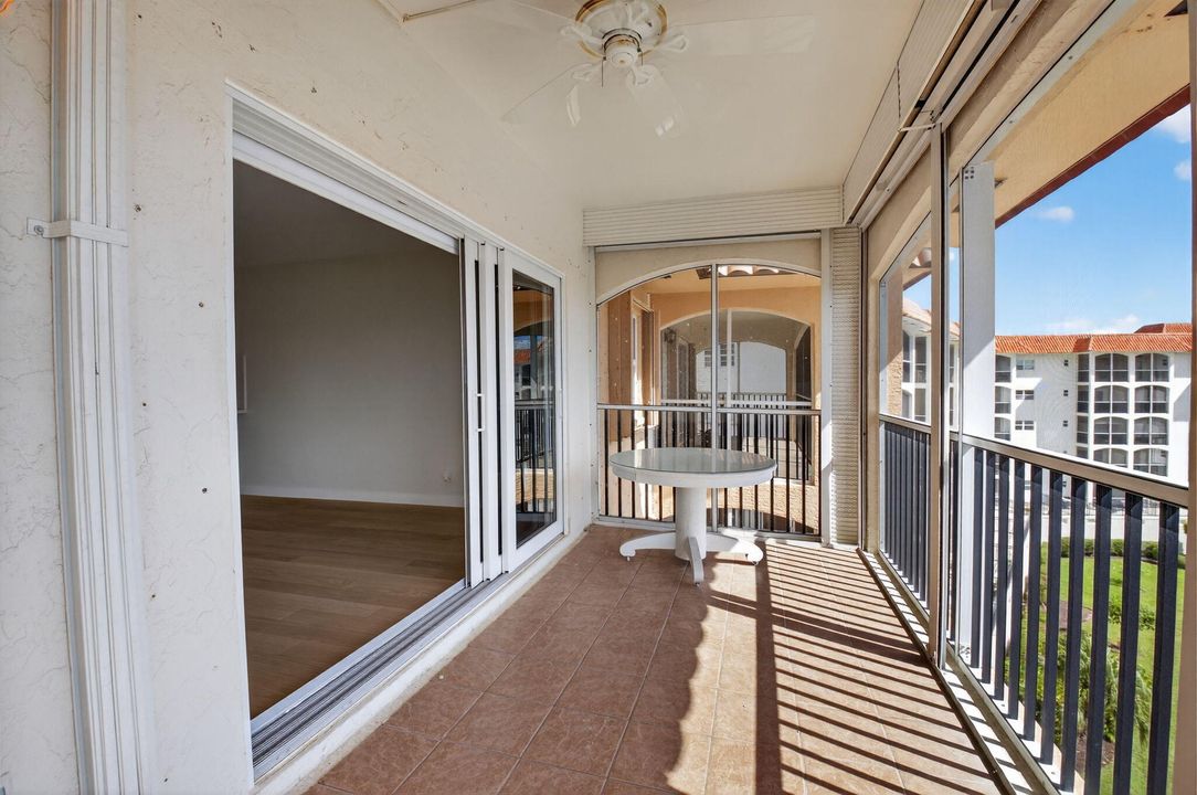 Active With Contract: $449,000 (1 beds, 2 baths, 793 Square Feet)