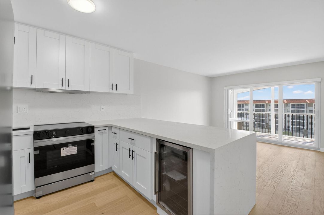 Active With Contract: $449,000 (1 beds, 2 baths, 793 Square Feet)